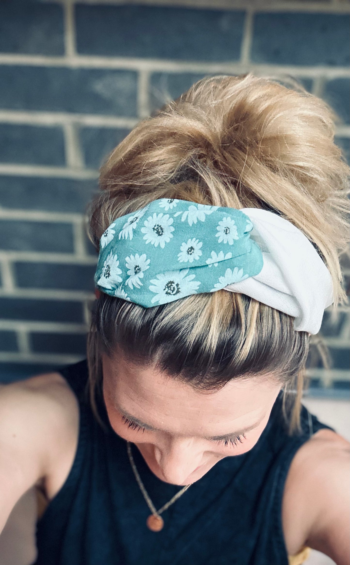 Turquoise daisy print turban-twist with cream mix