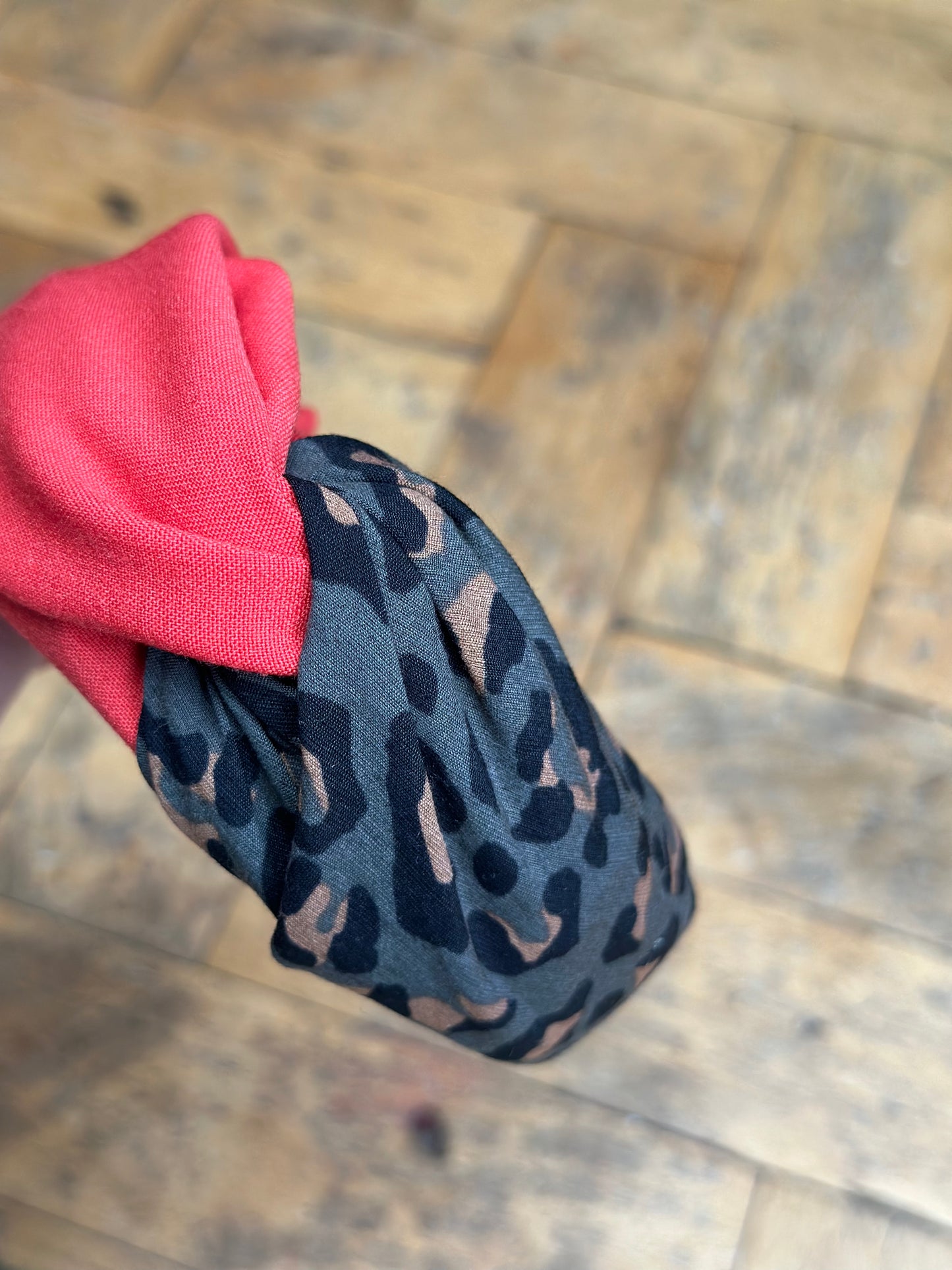 Grey leopard print turban-twist with coral mix