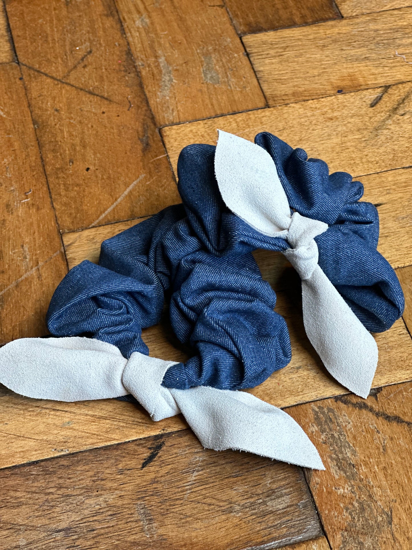 Bow style scrunchies