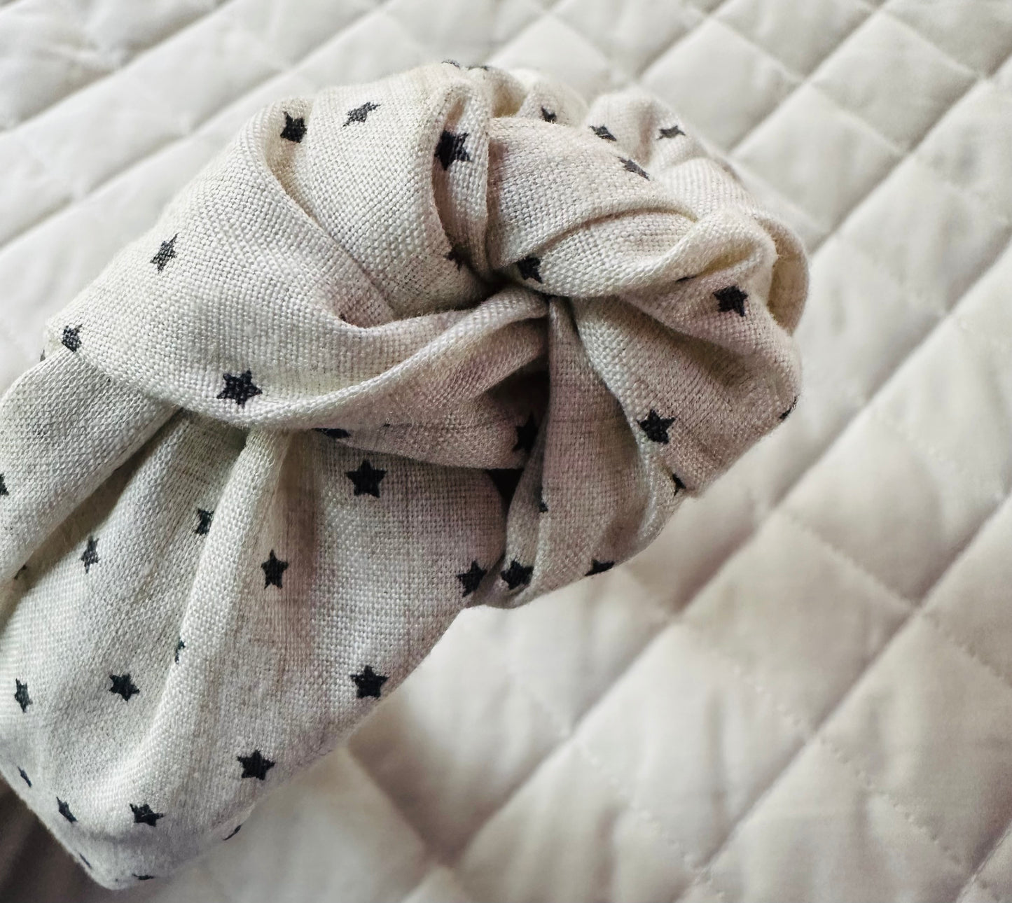 Cream linen mini black star knotted band