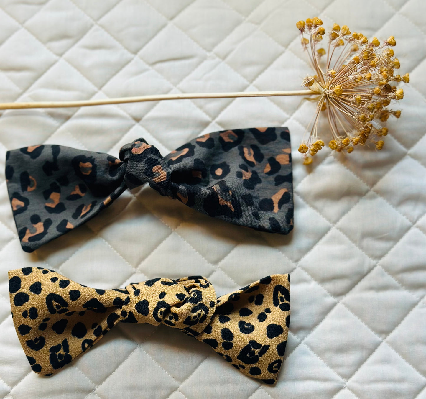 Detachable single fabric bow