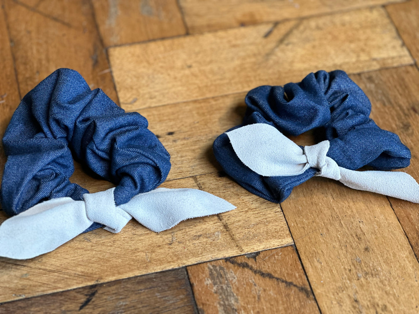 Bow style scrunchies