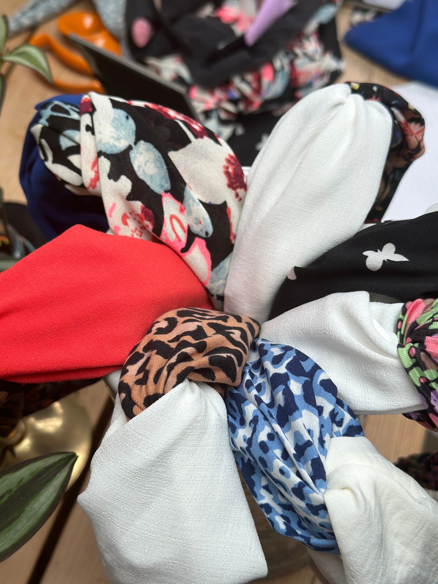 Grey leopard print turban-twist with coral mix