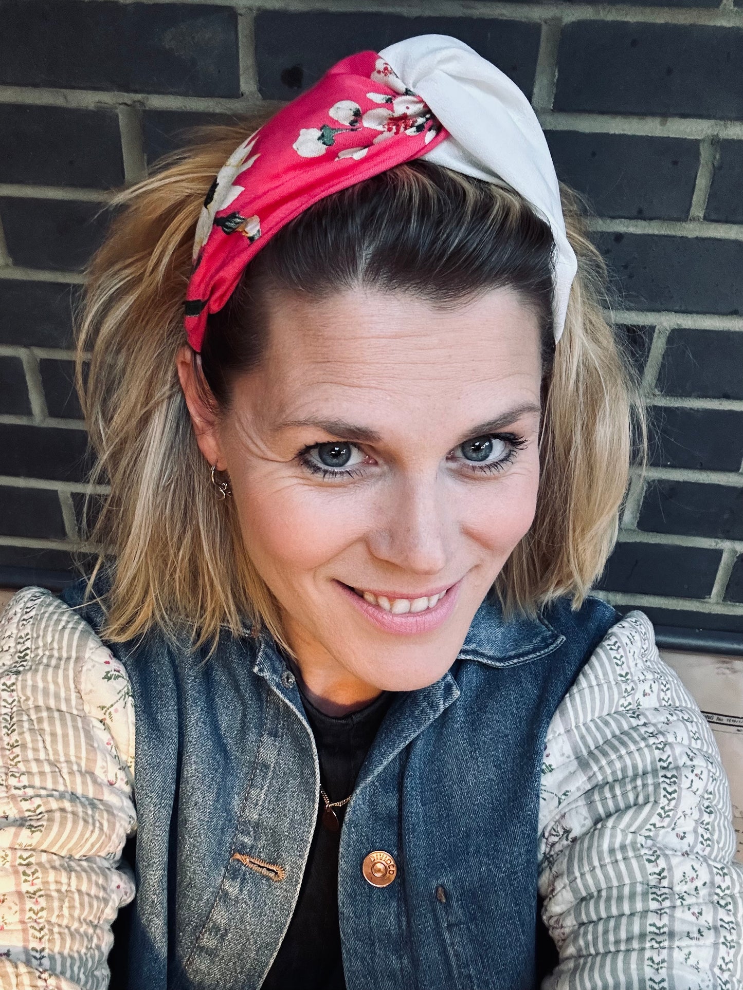 Bright pink floral turban-twist with cream linen mix