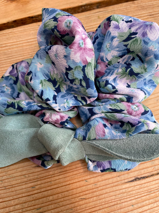 Bow style scrunchies