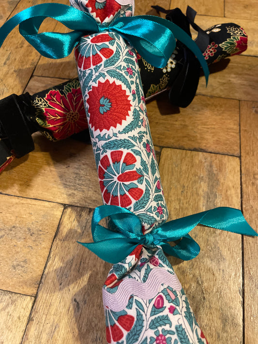 Reusable fabric crackers