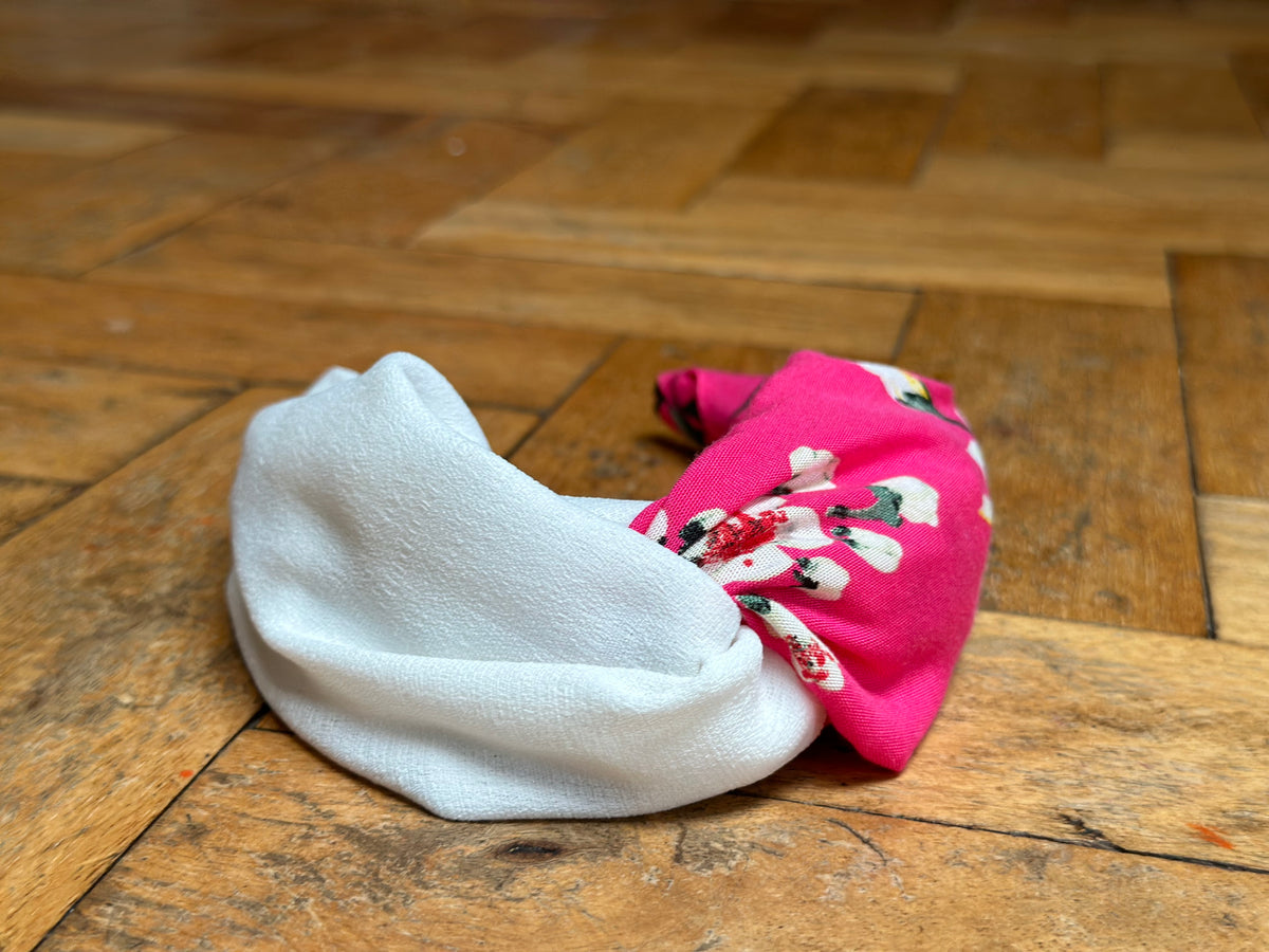 Bright pink floral turban-twist with cream linen mix