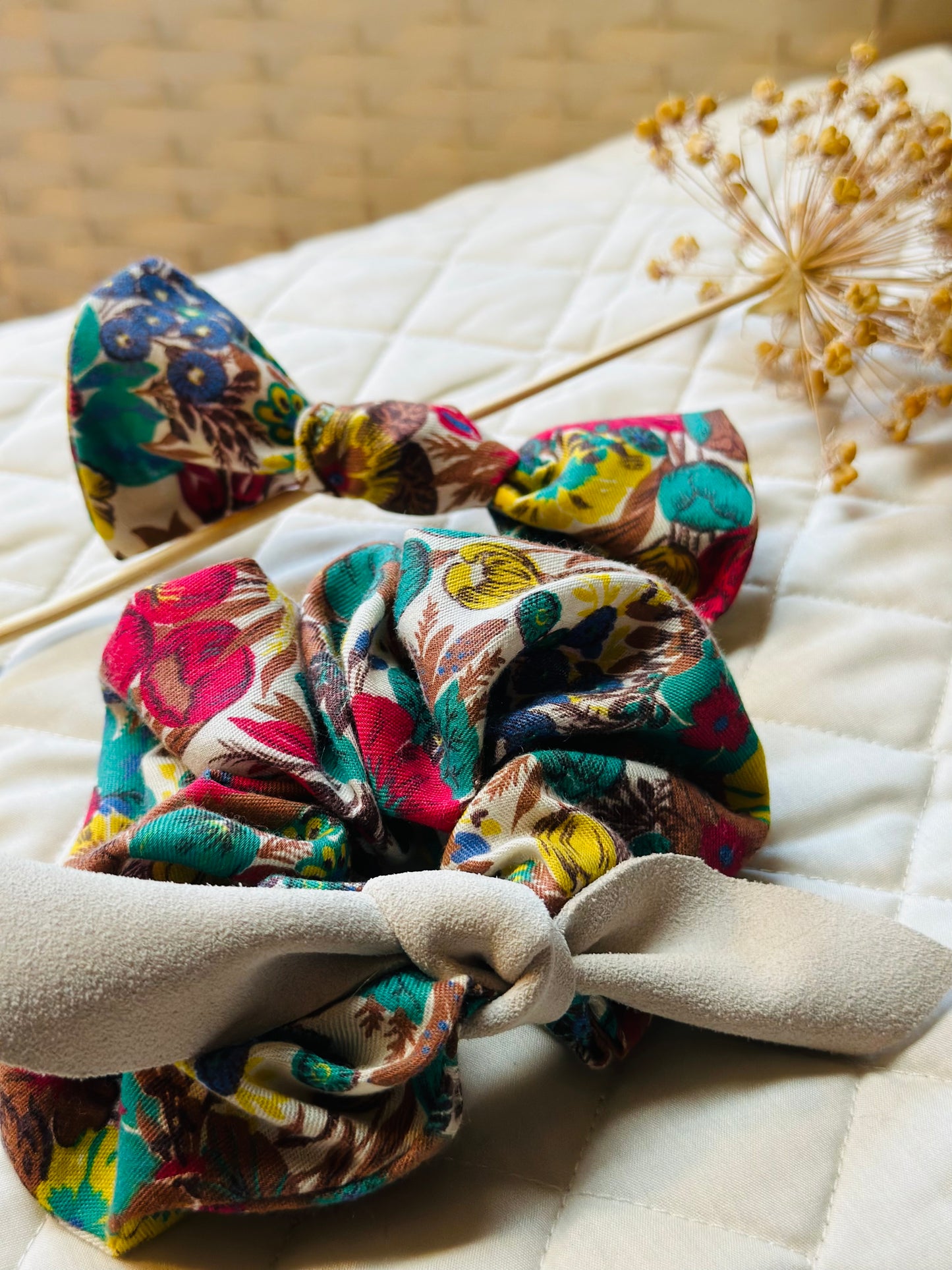 Gift sets: Red, mustard and green floral print bow set