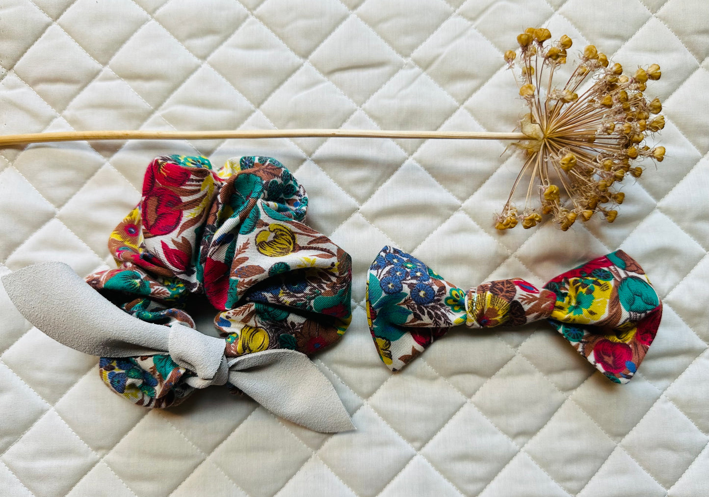 Gift sets: Red, mustard and green floral print bow set