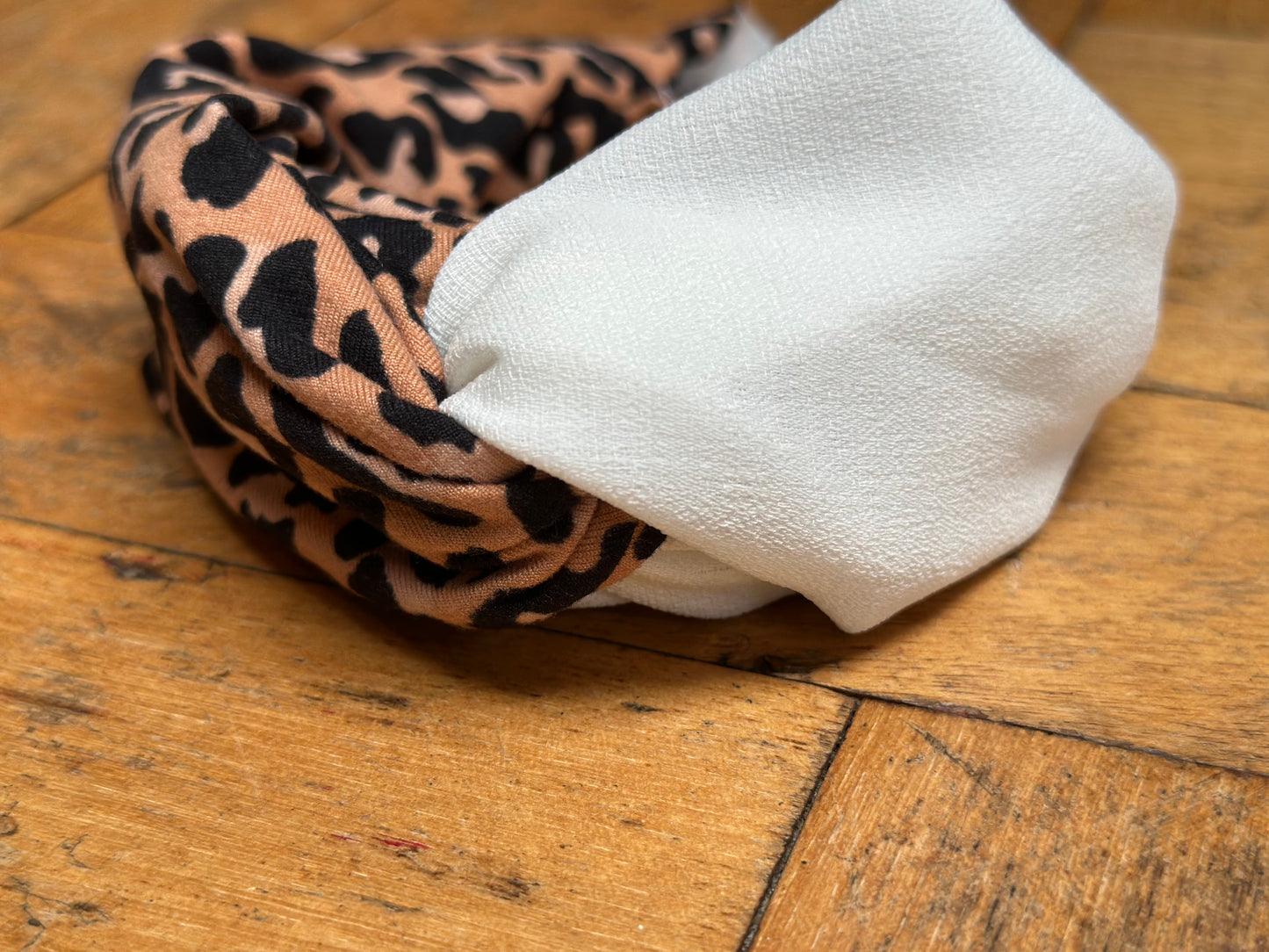 Leopard print turban-twist with cream linen