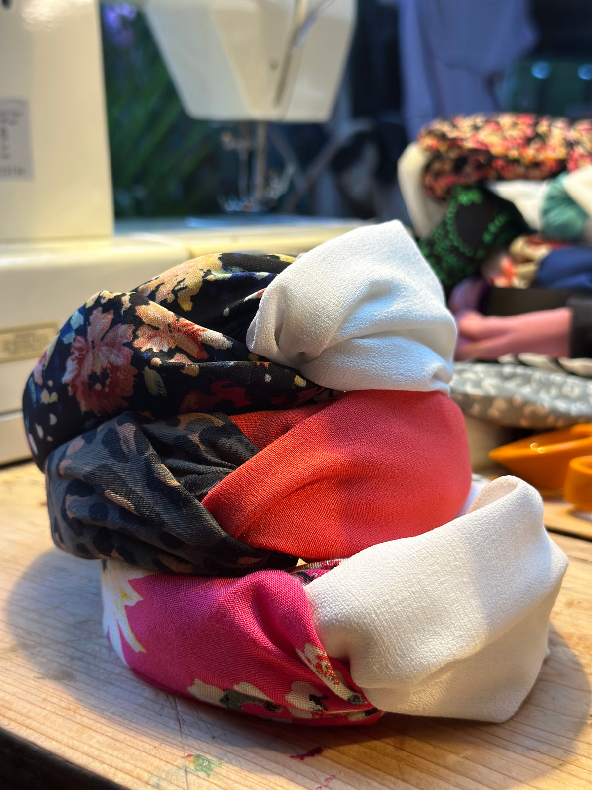 Bright pink floral turban-twist with cream linen mix