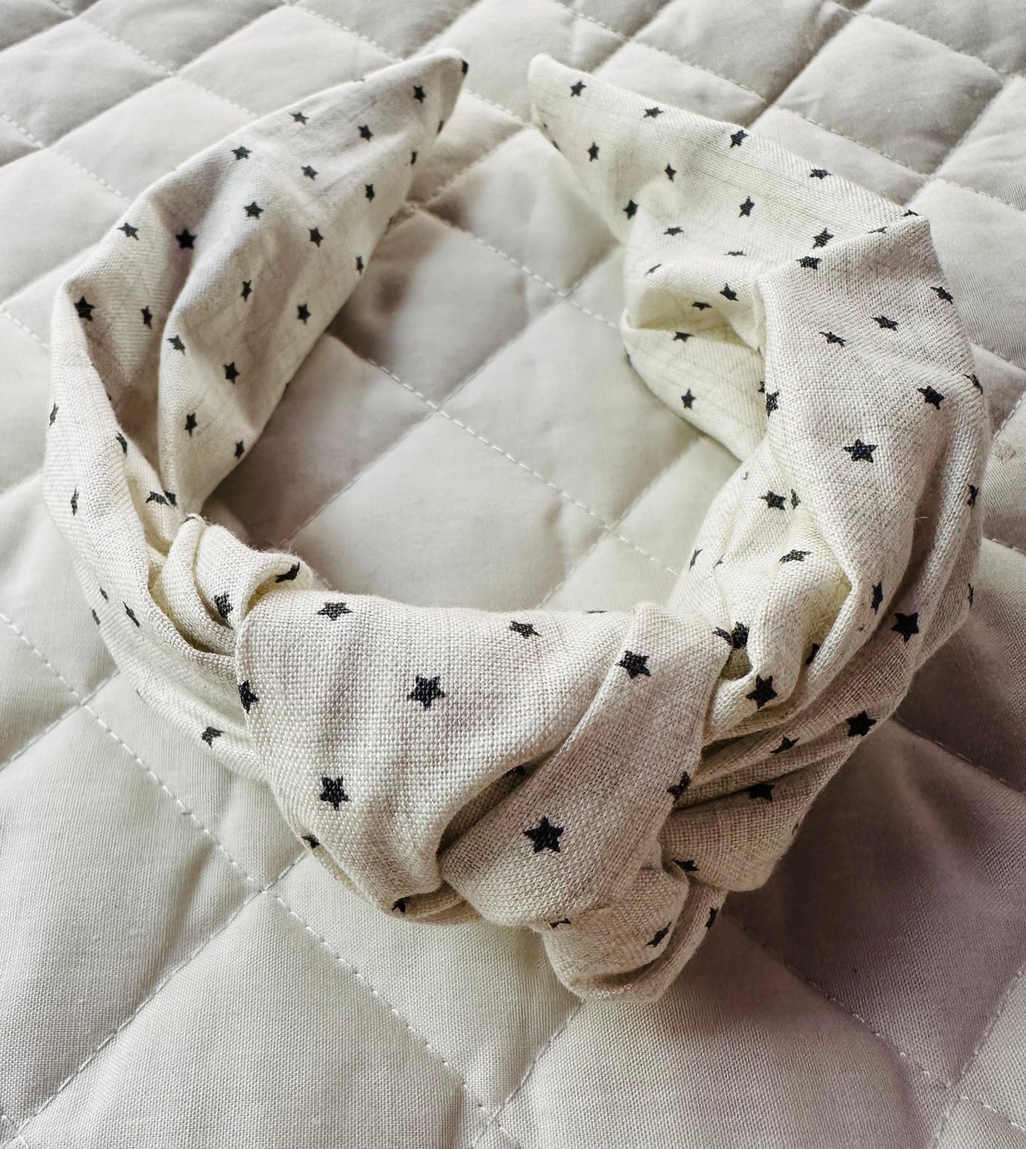 Cream linen mini black star knotted band