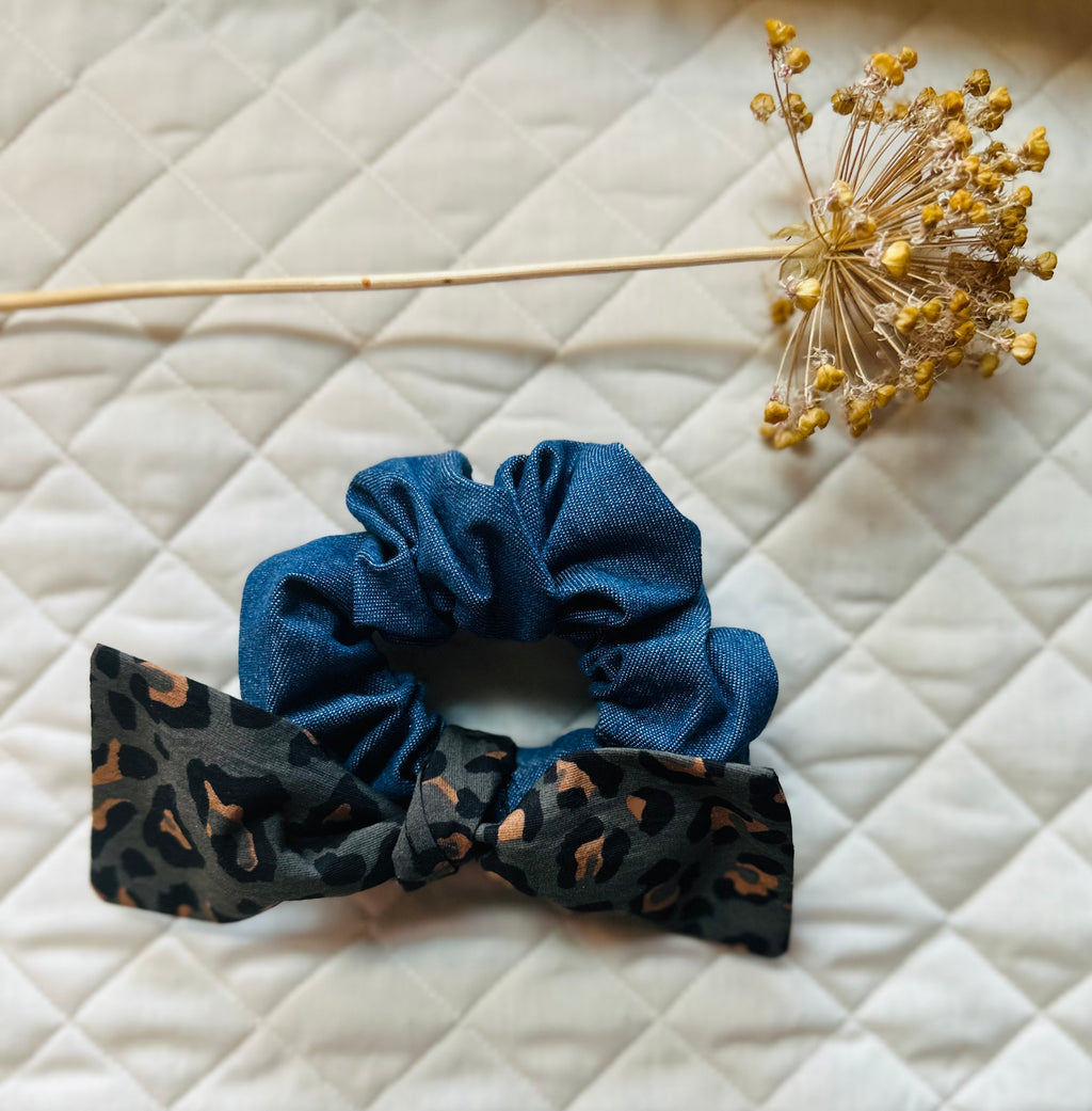 Detachable single fabric bow