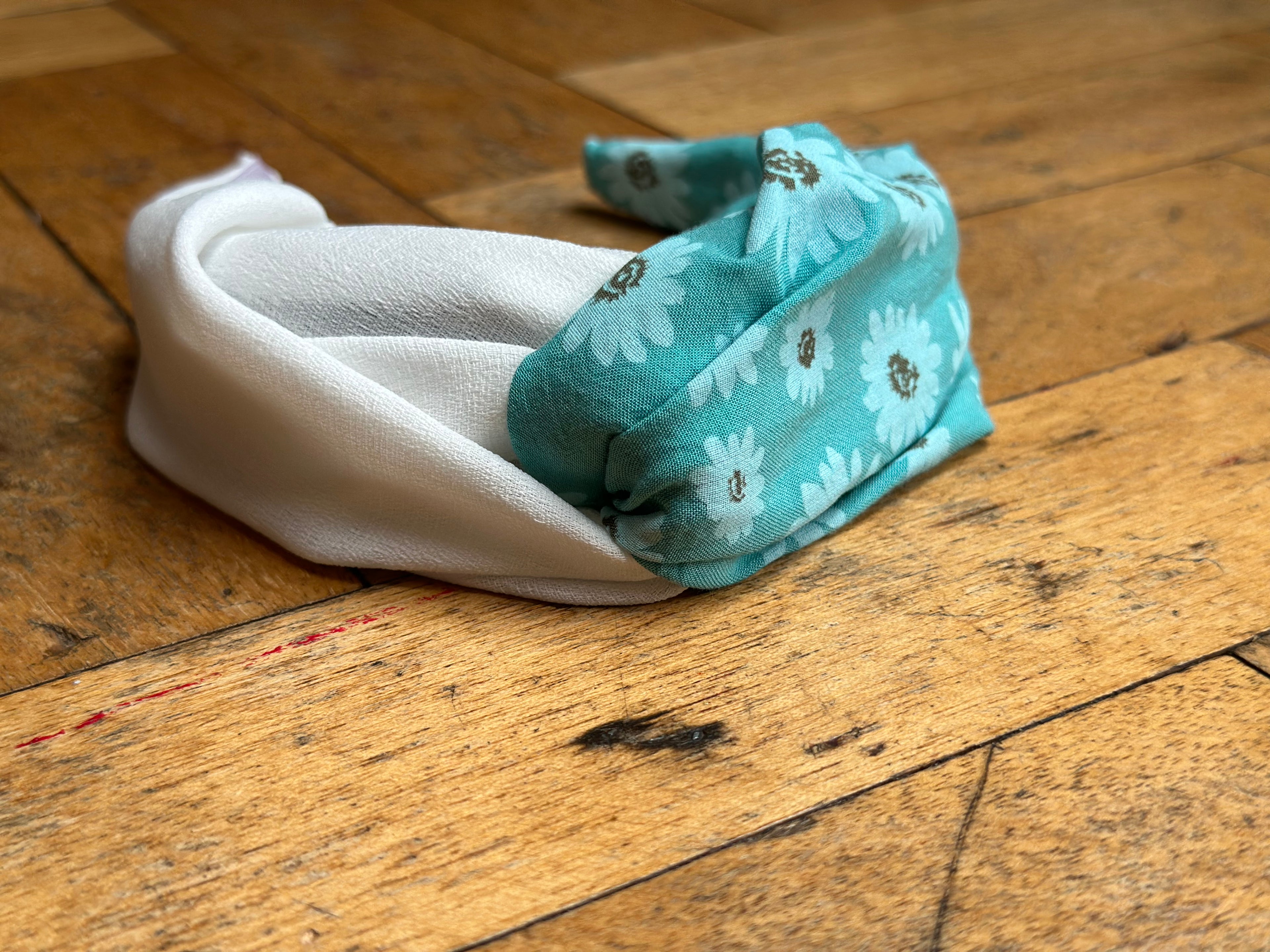 Turquoise daisy print turban-twist with cream mix
