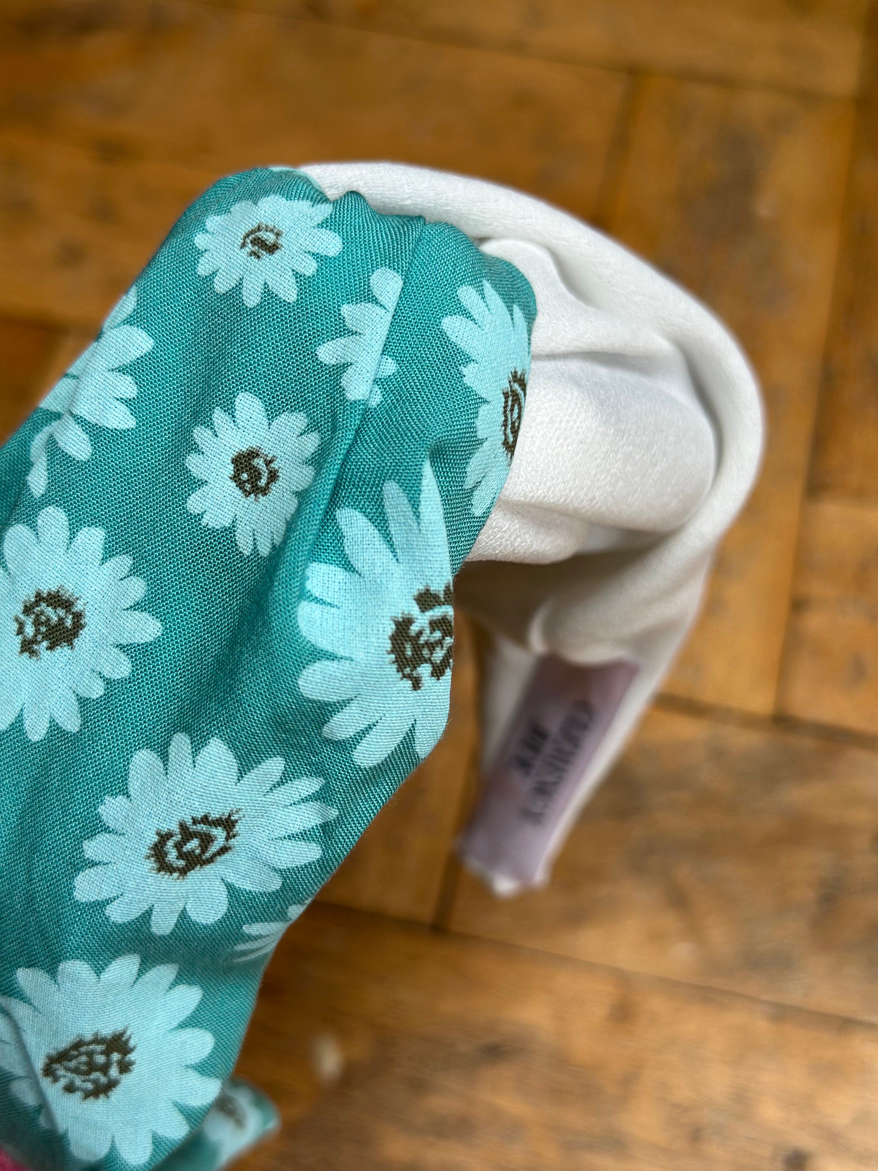 Turquoise daisy print turban-twist with cream mix