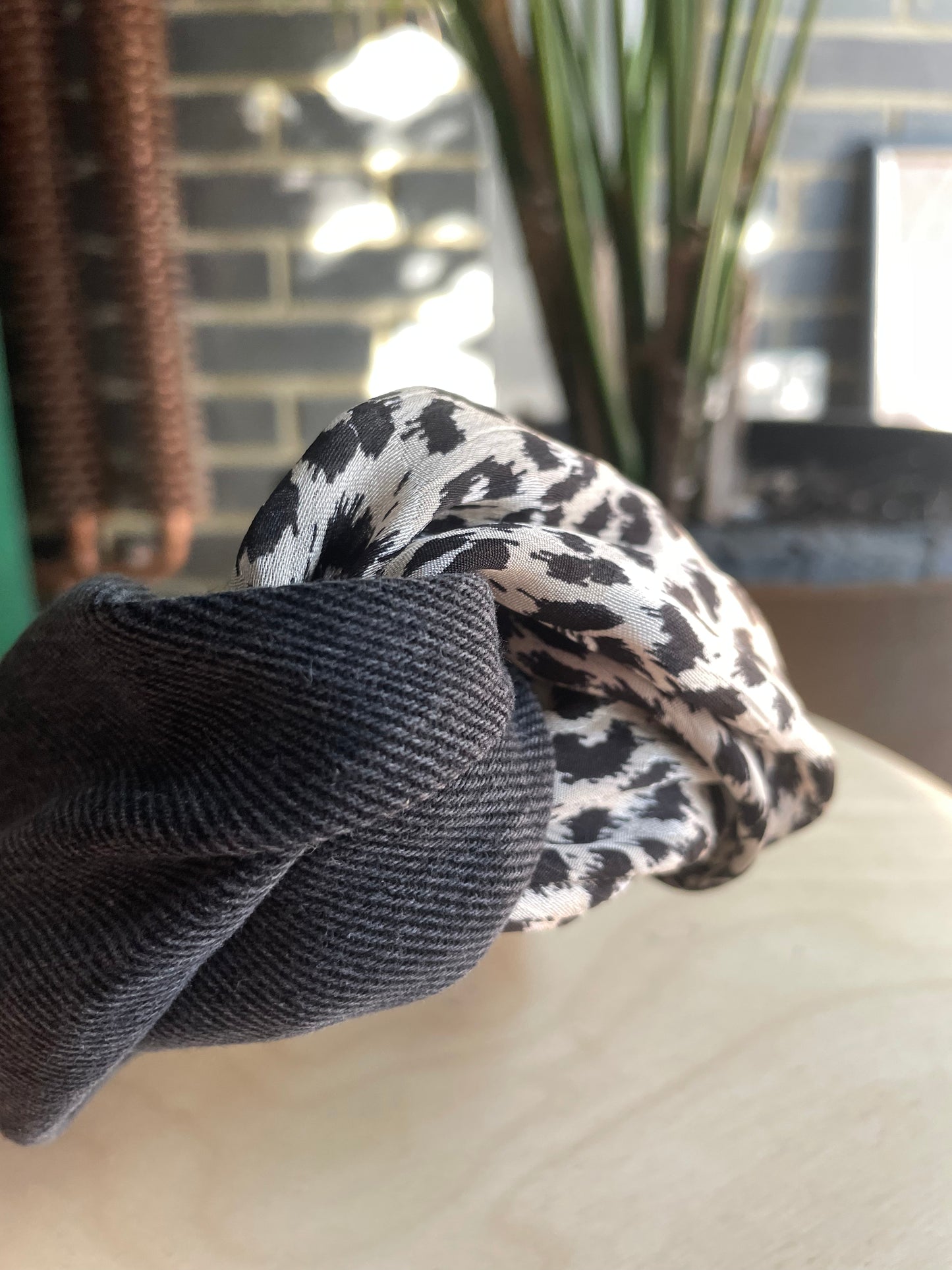 Turban twist in black denim and leopard print