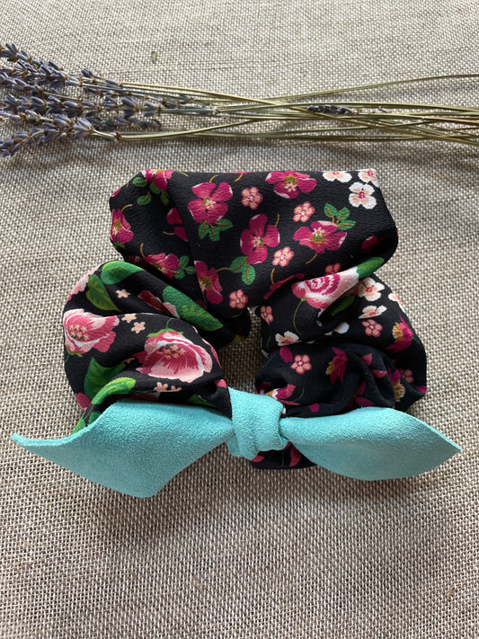 Bow style scrunchies