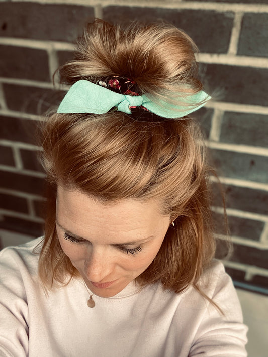 Bow style scrunchies